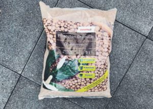 Granulat fuer Drainage im Blumenkasten
